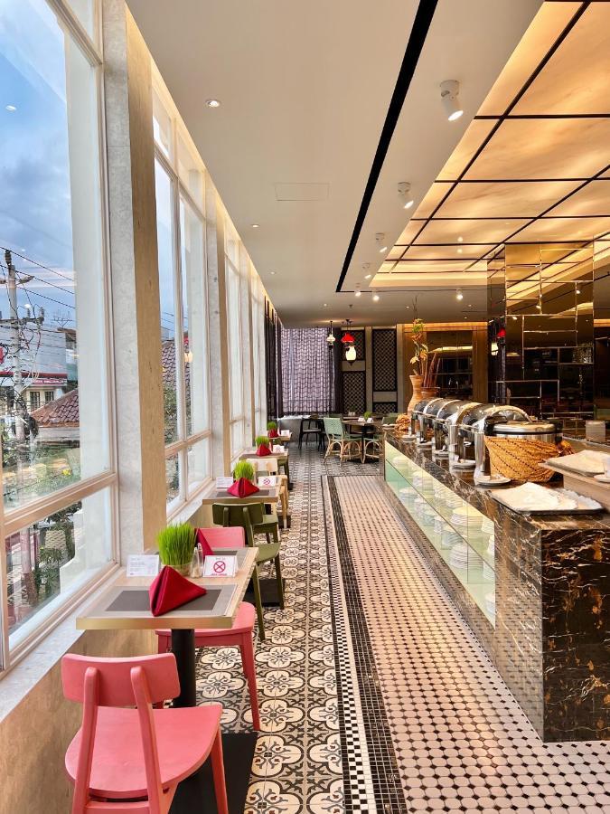 Hotel Grand Zuri Malioboro Yogyakarta Esterno foto