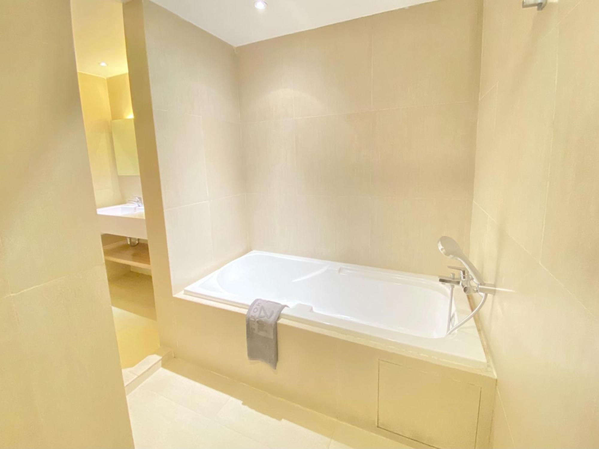 Hotel Grand Zuri Malioboro Yogyakarta Esterno foto